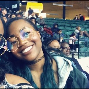 Meet your Posher, Monique